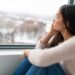 Pour le conjoint qui met sa carrière entre parenthèses, consulter un psychologue en ligne est une étape clé pour retrouver une identité propre et surmonter le sentiment de solitude au sein d'un nouveau foyer à l'étranger.